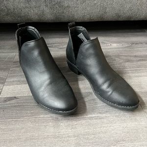 Universal Thread Ankle Boots